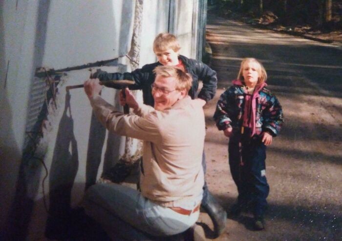 #5 Mój tata, mój brat i ja niszczący Mur Berliński w 1988 roku (mieszkaliśmy po zachodniej stronie).
