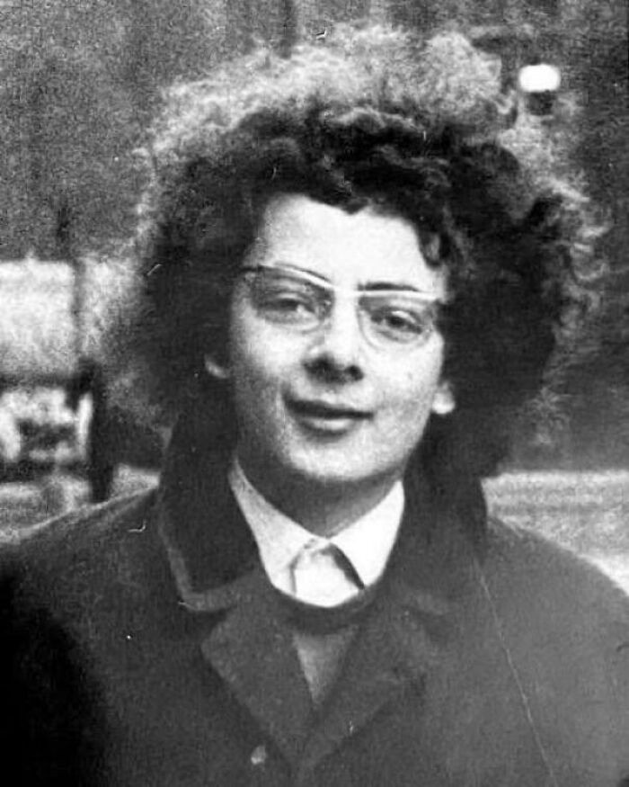 #8 17-letni Rowan Atkinson, student inżynierii elektrycznej na Uniwersytecie w Newcastle, 1972.