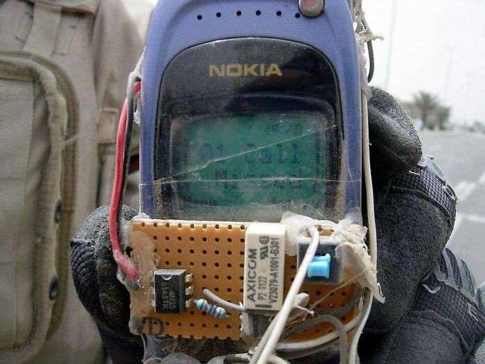 #2 01 nieodebrane połączenie. IED, który został rozbrojony zanim odebrano telefon z detonacją