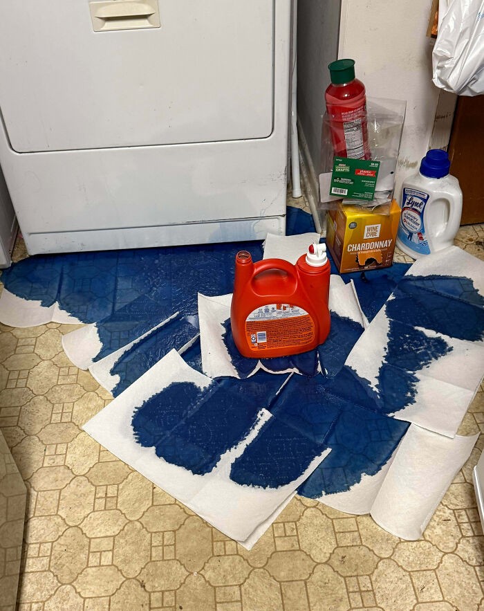 #11 Moja mama rozlała dziś rano nasz detergent, a po powrocie z pracy zastałem taki widok