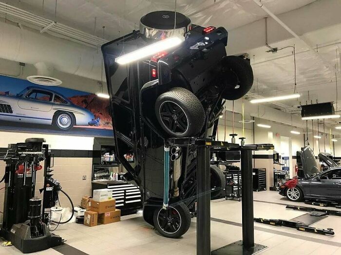Tymczasem w salonie Mercedesa… i nowiutki G Wagon