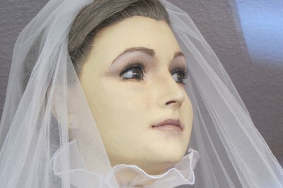 Super realistyczny manekin panny młodej budzi przerażenie mieszkańców Meksyku.