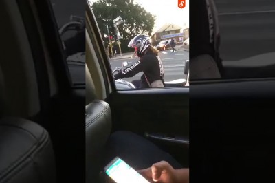 Pięknie poszła! Gdy z ziomkami na światłach spotykasz pannę na motocyklu :D