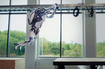 Przyszłość jest dzisiaj. Niesamowity pokaz robotów od Boston Dynamics