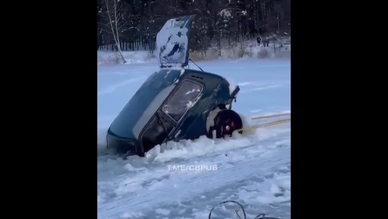 Chcieli wyciągnąć auto z jeziora. Teraz nadaje się tylko na złom 