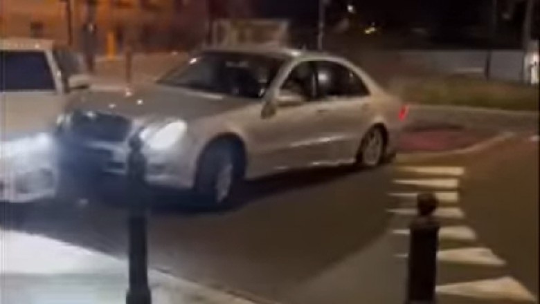Żenujący popis driftu zakończony skasowaniem Mercedesa i BMW. Nagranie z Warszawy