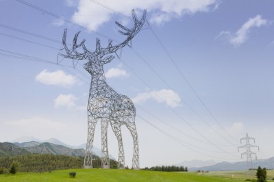 Słupy energetyczne jak rzeźby. Austria stawia na zwierzęta w wielkim formacie