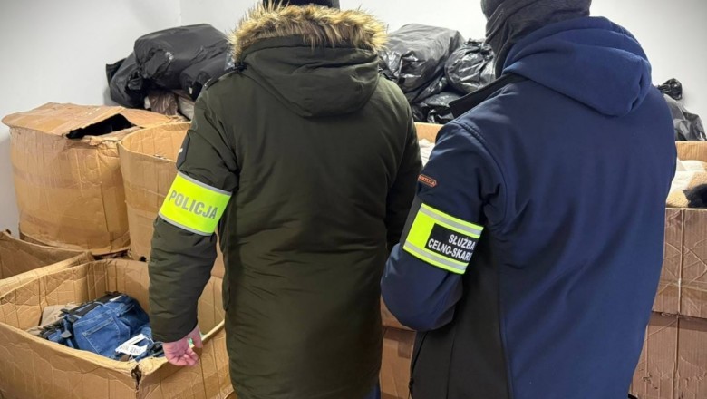 Podczas „livów” sprzedawali podrabianą odzież. Policja to przerwała i opublikowała nagranie