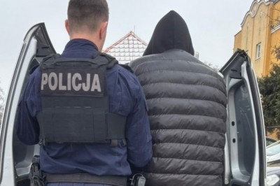 Strzały w Trzemesznie. Kierowca BMW wyciągnął 