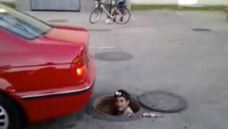 Tak się kiedyś naprawiało BMW na osiedlu czyli klasyka polskiego internetu