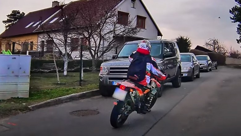 W sobotę wydmuchał 4 promile jadąc autem, w środę 2 jadąc motocyklem. Policja opublikowała nagranie