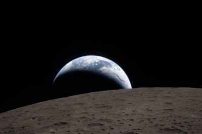 NASA opublikowała piękne zdjęcia Księżyca i Ziemi. Wielu jednak i tak nie wierzy w misję Artemis 2