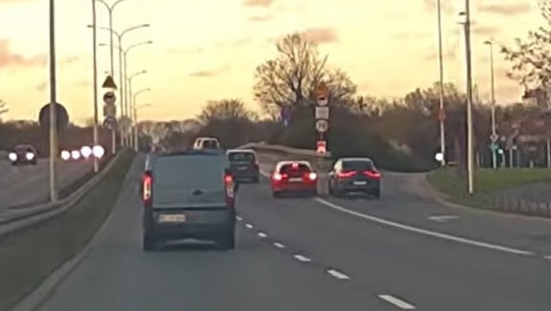 Narwany kierowca Opla zajeżdża i spycha z drogi Renault. Świadek udostępnił nagranie