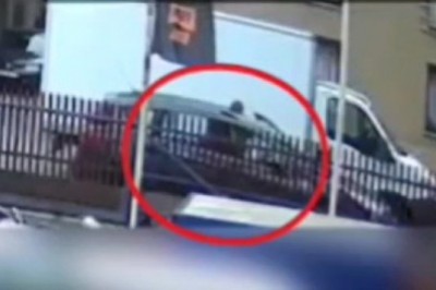 Pijacka fantazja 34-latka. Podczas pieszej wędrówki ukradł portfel i auto, a jazdę zakończył w rowie