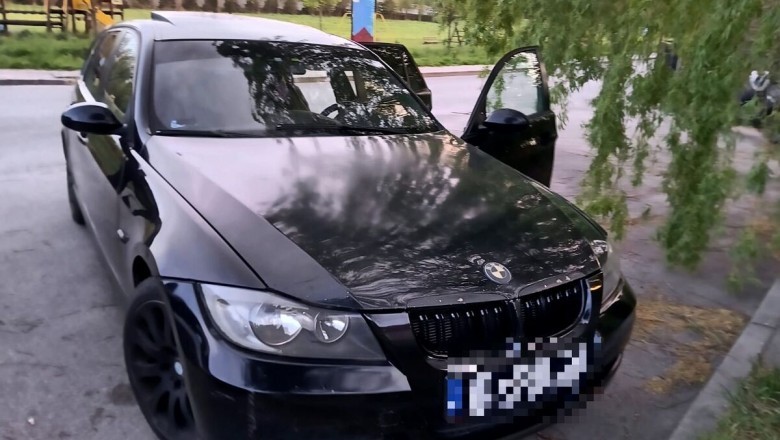 Pił w swoim BMW podczas jazdy, po czym zasnął w aucie. Miał prawie 4 promile