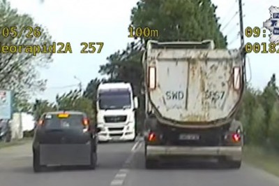 Pościg ulicami Wodzisławia i Radlina. Ucieczkę przed policją zakończył zderzeniem z ciężarówką