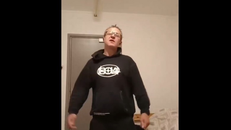 Chciał zabłysnąć i nagrać ziomkowi film jaki z niego gangsta. Wszystko popsuł współlokator na mieszkaniu