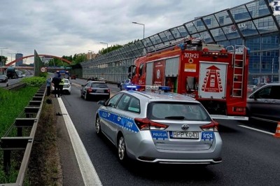 Pijana 33-latka próbowała przebiec przez A4. Została potrącona i doprowadziła do kolizji