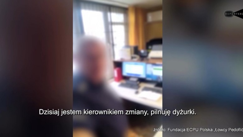 Wypłynęły nagrania byłego policjanta z Krakowa podejrzewanego o kontakty z nieletnią. W tle wnętrze komisariatu
