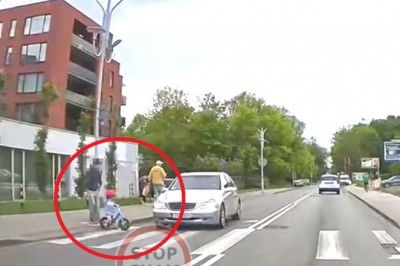 O krok od tragedii na pasach! Dziecko na rowerku o mało nie potrącone na pasach